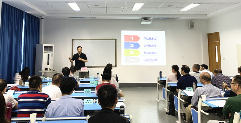 庭立方金牌讲师计划雷建昌博士黄自强律师为肇庆市国资系统管理人员